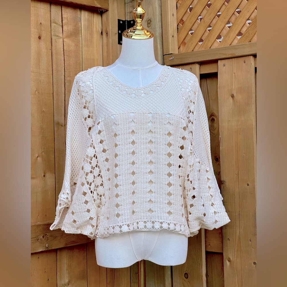 🆕 FARM Rio 🧿 NWT Off White Crochet Long Sleeve Blouse with Batwings, Sz M